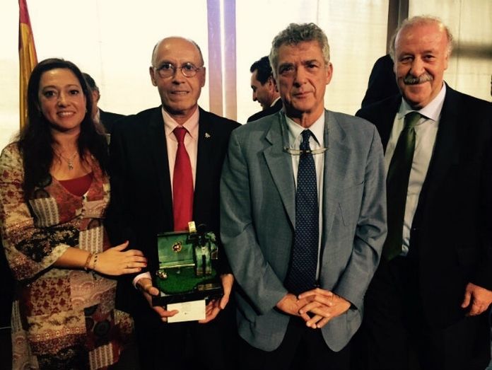 Antonio Toledo recoge 'orgulloso' el Premio Ramón Cobo como mejor entrenador de fútbol femenino