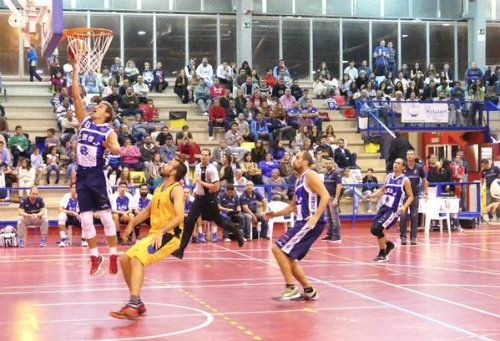 El Huelva, brillante campeón del Trofeo Diputación tras superar en la final al CB San Juan (73-87)
