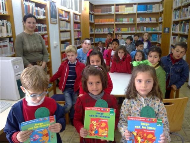 Alumnos leperos conocen la Biblioteca Municipal