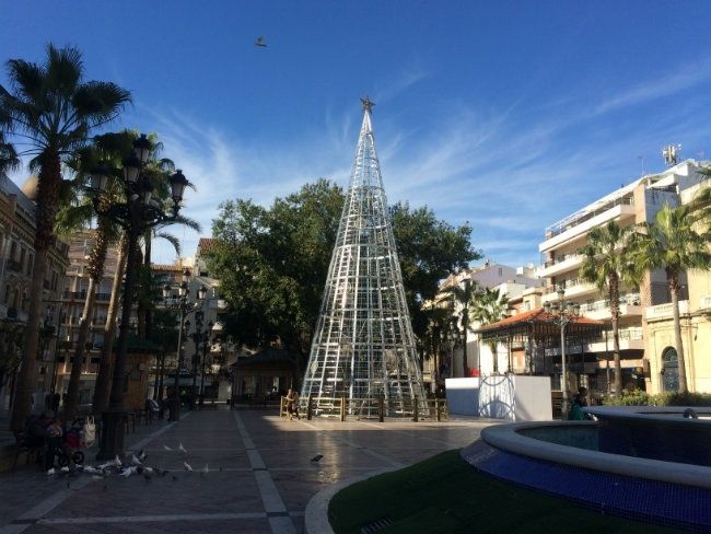 El Ayuntamiento refuerza el alumbrado de Navidad, que iluminará este año 69 calles de Huelva