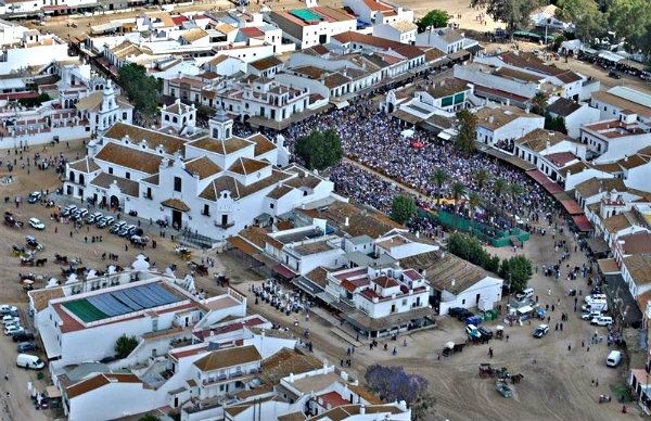 Cerca de 50.000 personas celebran la Navidad en El Rocío en días 'tranquilos y sin incidencias graves'