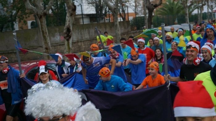 Oché Muriel y Paula Moriña ganan una San Silvestre con nieve, piscina, reyes y pavos