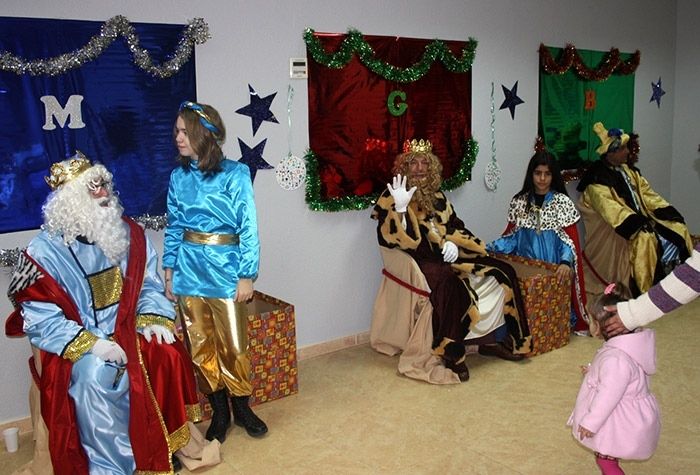Los Reyes Magos visitan el sindicato CSIF y reparten juguetes a más de 200 niños