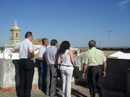 El delegado de Agricultura visita las cooperativas agrícolas de Paterna del Campo
