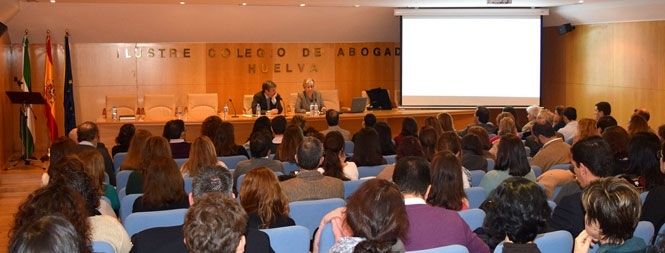 La magistrada Encarnación Roca apuesta en Huelva por el “pacto continuado” en los casos de guarda y custodia compartida