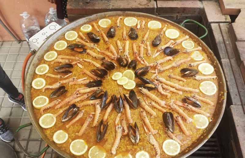 El Trust y las peñas invitan 'por sorpresa' a una paella a la plantilla y al cuerpo técnico