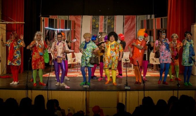 El Carnaval de Ayamonte homenajea a 'Toronjo' y recibe a la choquera mayor de Huelva