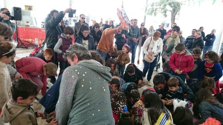 El Carnaval de Isla Cristina toca a su fin con la rotura de piñatas