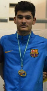 Héctor Santos y su medalla de oro número 15