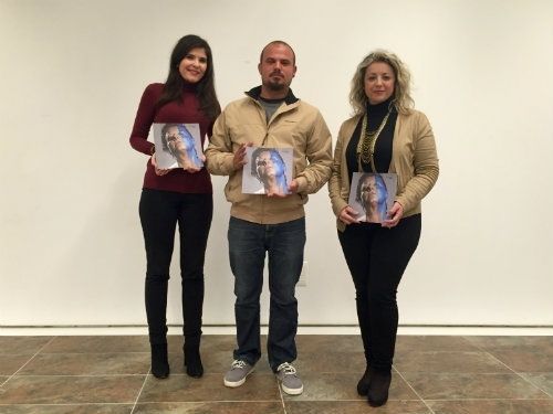 El artista grafitero Man-o-matic presenta el catálogo de la exposición 'selfieL'