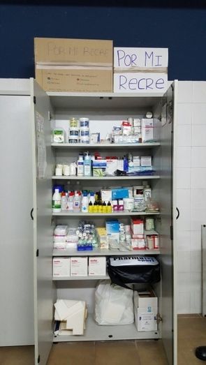 Por mi Recre entrega el material médico recaudado y el Trust compra 20 entradas del partido del filial