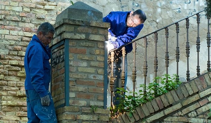 El desprendimiento de parte del muro de San Pedro obliga a actuar de urgencia para evitar su derrumbe