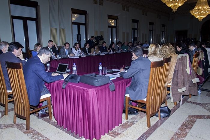 El Ayuntamiento tratará de recuperar la gestión pública del aparcamiento del Hospital Juan Ramón Jiménez