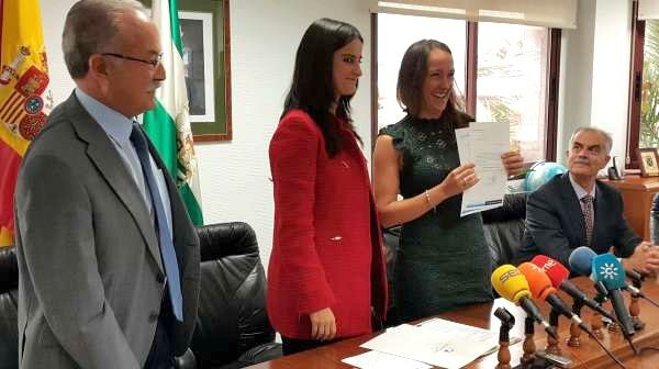 Una bartolina, la primera mujer práctico de puerto de España
