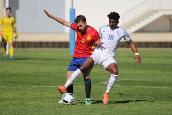 Lepe no fue talismán para España Sub 19, que cae con Inglaterra y dice adiós al Europeo (0-2)