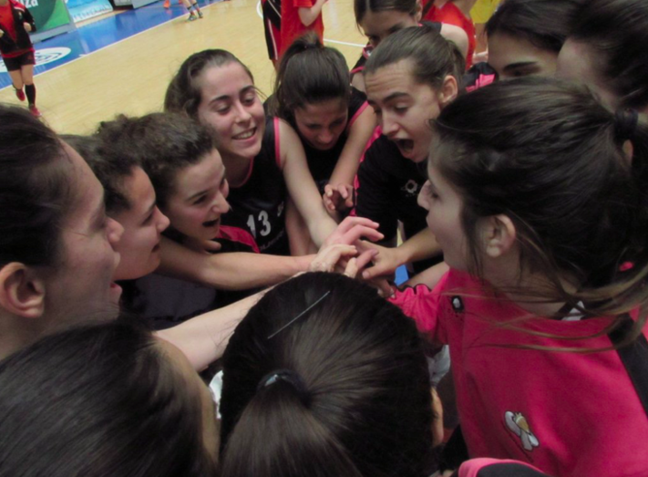 El Conquero Junior derrota a Linares y peleará por entrar en la final ante Gades
