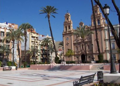 Detenido por producirle una fractura de cráneo a un senegalés en la Plaza de la Merced