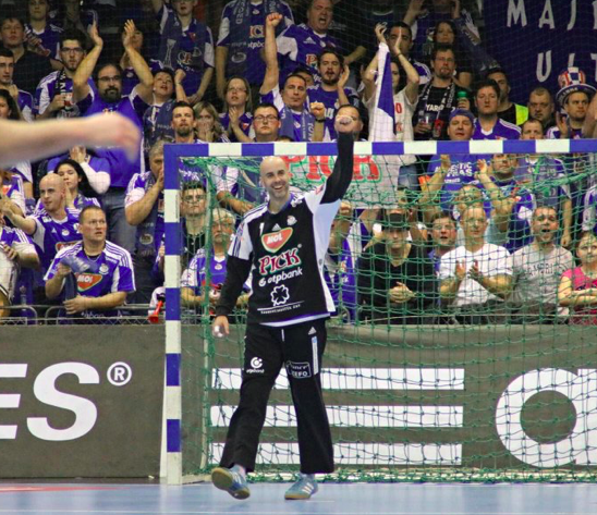 José Manuel Sierra, 'contento' por renovar un año más con el Pick Szeged
