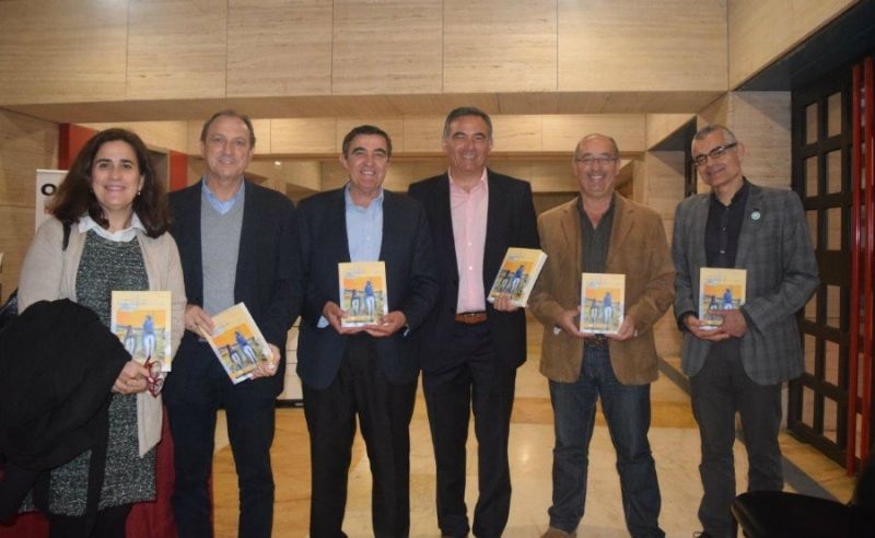 El IES Clara Campoamor presenta el manuscrito ‘El Quijote de la Mancha’