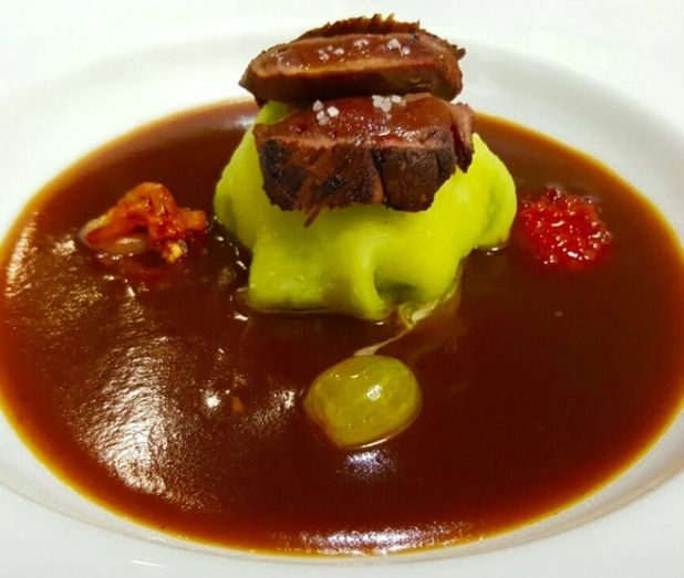 Pichón asado con mochi y medusa ‘kimchee’