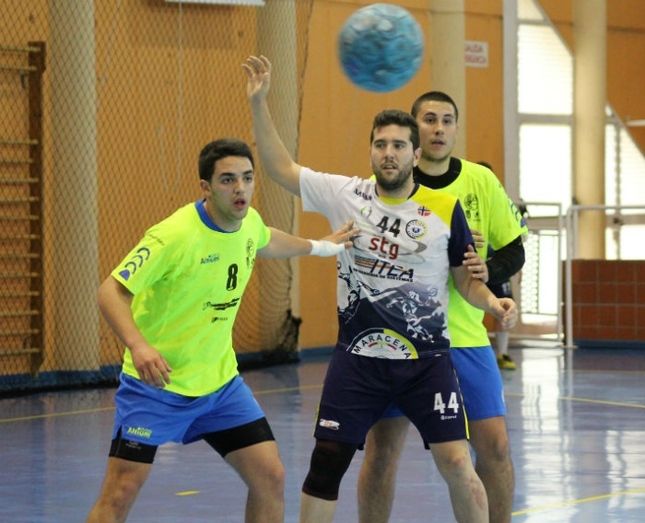 Maracena se lleva la victoria de Moguer ante un PAN que se deshizo al final (23-28)