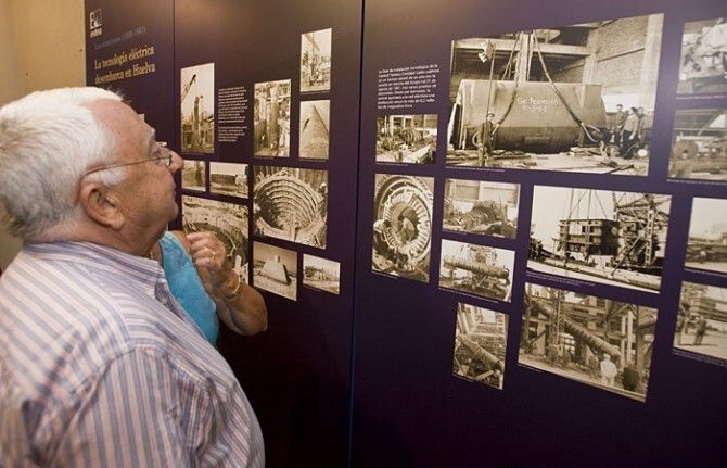 Más de 500 personas han visitado la exposición fotográfica de la central térmica Cristóbal Colón