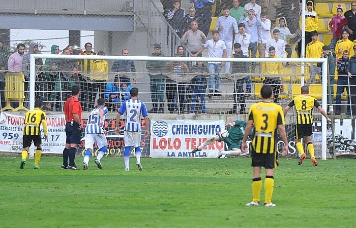 El San Roque se despide luchando ante un Decano que elude el descenso directo (1-1)