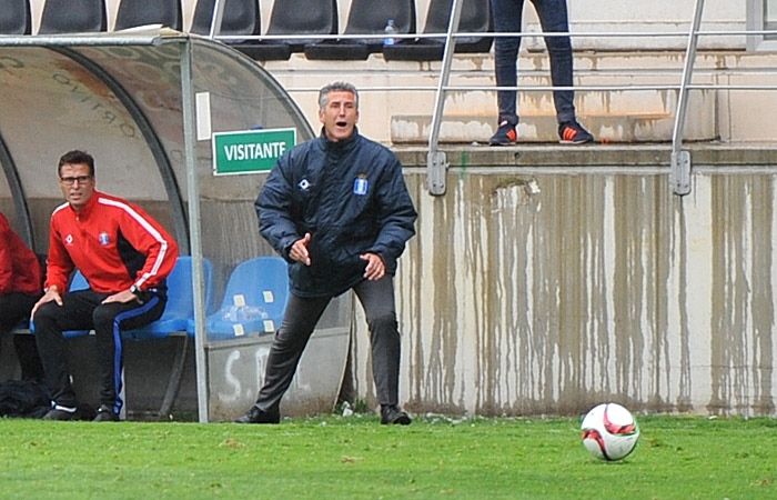 Ceballos: 'Salir a por el empate contra el Linares sería una locura y a algunos se nos caería el poco pelo que tenemos'
