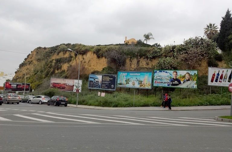El Ayuntamiento restringirá la colocación de vallas publicitarias en cabezos y zonas arqueológicas