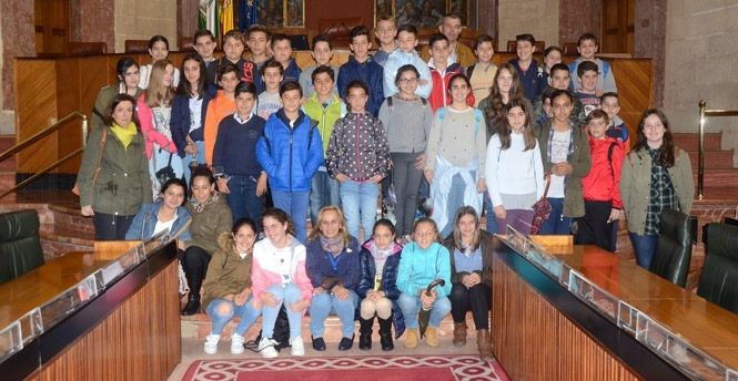 Los escolares de sexto de Palos visitan el Parlamento de Andalucía