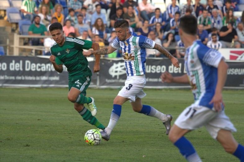 Fiesta en la grada y goleada en el césped como despedida (0-4)