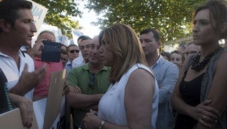 Susana Díaz emplaza a los regantes a una reunión en el Parlamento pero señala que 'no habrá amnistía' con los regadíos