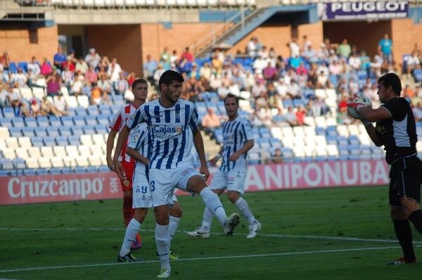 El Recre rompe la racha y el Almería se coloca líder en solitario (0-1)