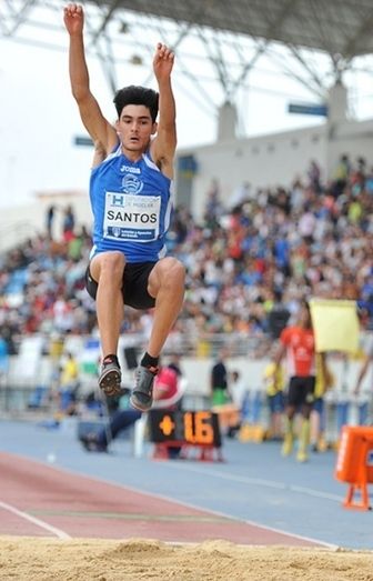 Héctor Santos toca con el salto de su vida el cielo de Madrid