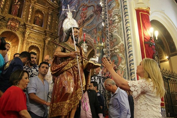 La procesión de San Juan Bautista cierra una de las fiestas patronales más concurridas de los últimos años