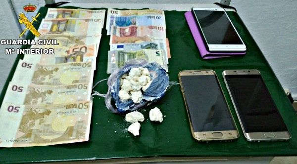 Detenidas dos personas por la venta de cocaína en una vivienda de Mazagón