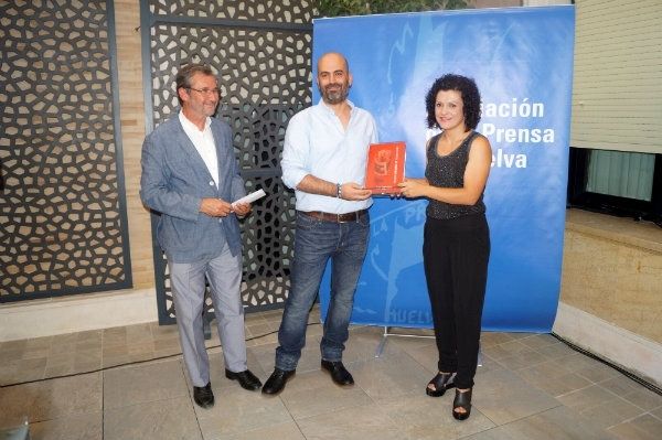 Javier Ronchel recoge el Premio Huelva de Periodismo 2015 por 'El último nombre de William Martin'