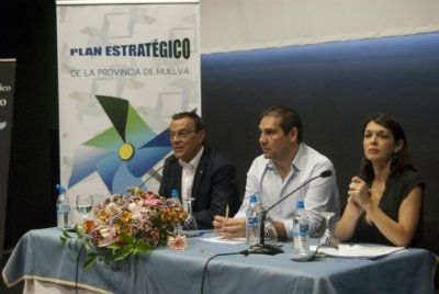 Diputación fija como una de sus prioridades al sector ganadero, que genera 243 millones en la provincia