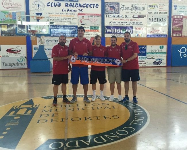 Los jugadores ACB Jesús Chagoyen y Fran Cárdenas visitan el campus de La Palma