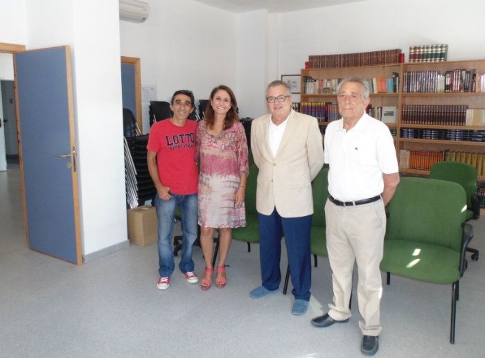 La Delegación de Igualdad cede equipamiento y mobiliario de oficina a la Casa Paco Girón