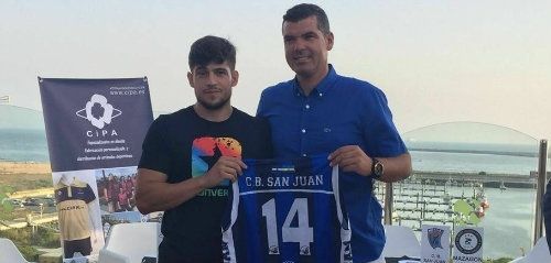 El CB San Juan presenta a Jesús Hernández y señala que le resta por hacer un fichaje para cerrar su plantilla