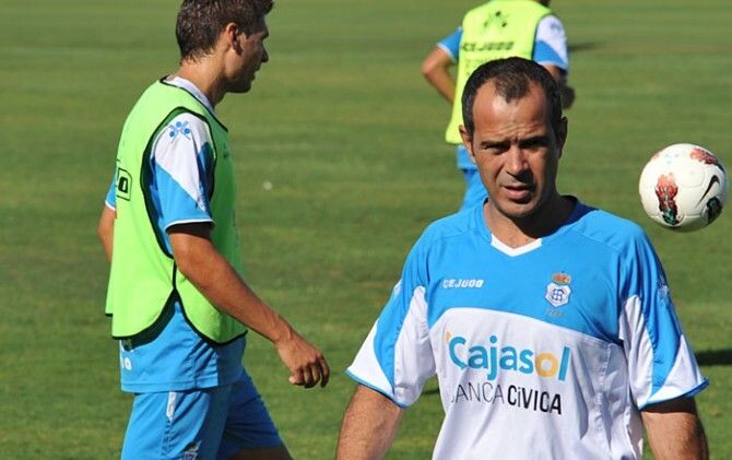 Cervera: 'Los jugadores están tranquilos con la situación del club'
