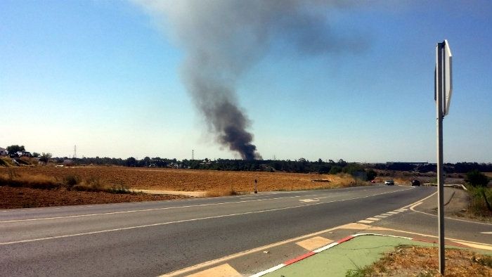 Declarado un incendio forestal en un asentamiento chabolista junto al Polígono San Jorge de Palos