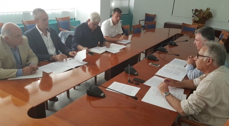 Junta y AIQBE estudian la nueva normativa sobre medidas de control en caso de accidentes graves con sustancias peligrosas