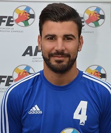 Braulio marca con el equipo de la AFE, en el que también está Rafita