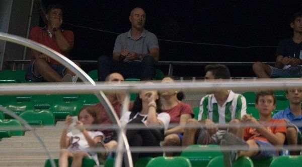 Y mientras tanto Berges asistiendo a la presentación del Córdoba y esperando a que todo se desbloquee
