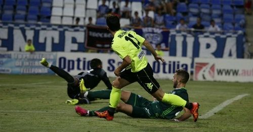 El Córdoba mete emoción al derrotar al Betis (0-2)