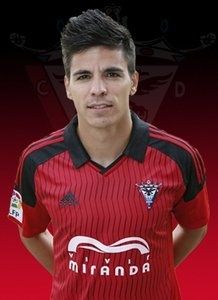 El Decano tiene atado al lateral zurdo del Mirandés Javier Cantero
