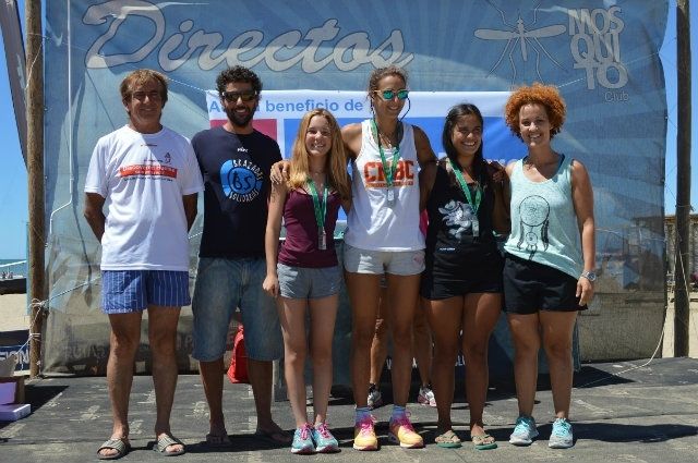 Isaac Cánovas e Irene Peinado se imponen en la XIV Travesía a Nado de Punta Umbría