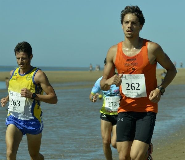 Juan Carlos Toro y Mari Ángeles Franco se imponen en la clásica carrera 'Playas de Ayamonte'